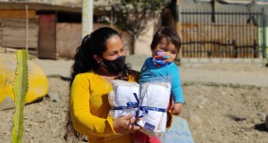 Banco de Chile celebra el Día del Niño con sentido y entrega más de 1.000 ajuares, hechos por emprendedores, para recién nacidos