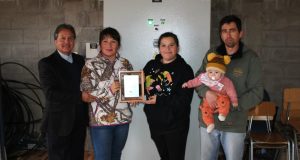 Sistema fotovoltaico del Fondo de Acceso a laEnergía beneficia a familias de caleta Sierra.