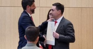 Periodista Ovallino ganó el premio Universidad de los Andes, a casi un año de su egreso.